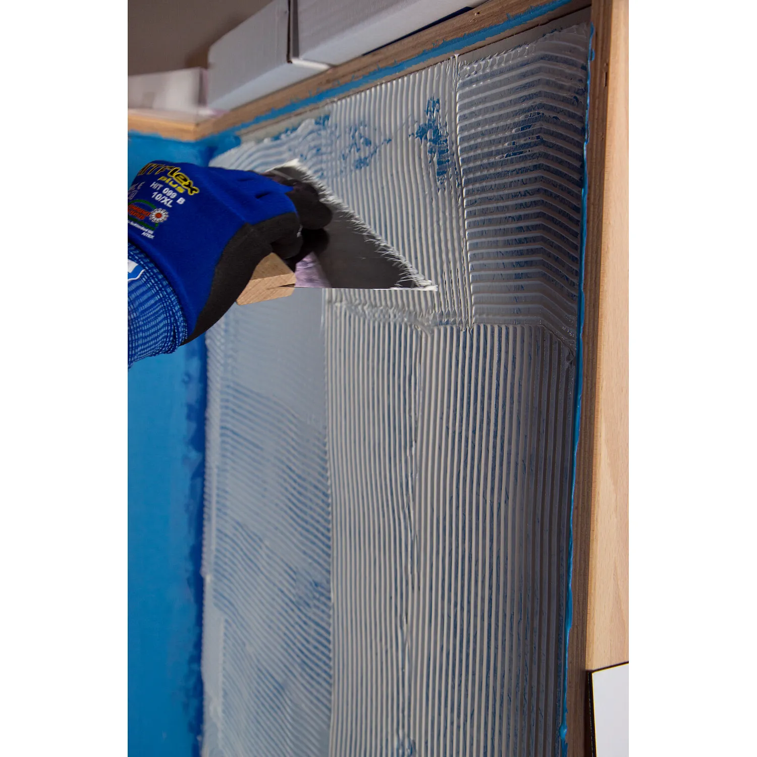 Ottocoll M595 Flächenkleber bei der flächigen Verklebung von Bauelementen