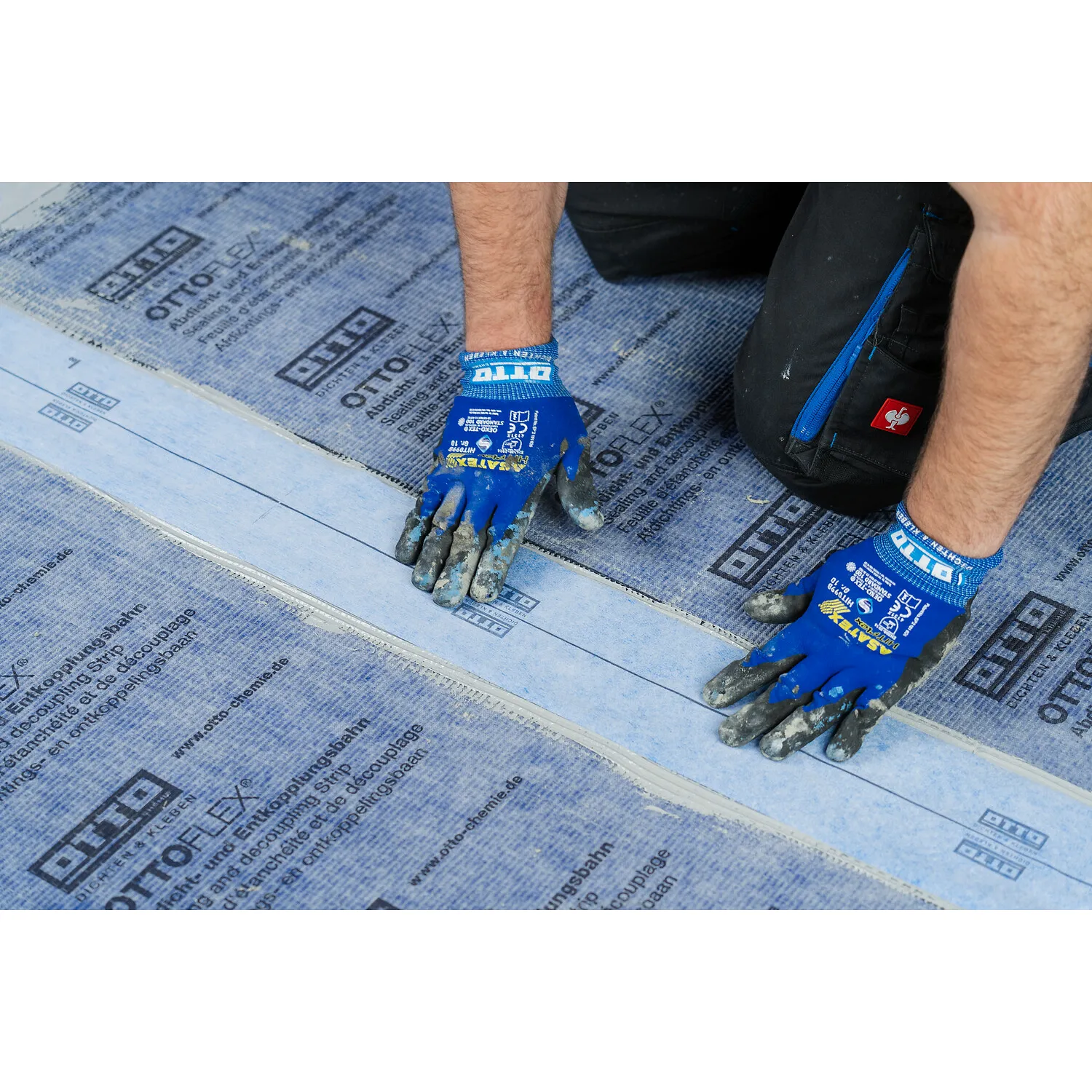 Ottoflex Abdichtungsbahn, Verkleben der Stoßbereiche mit Ottocoll M500 Hybrid Klebstoff